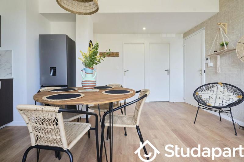 Chambre - 11 m² - 1 pièce