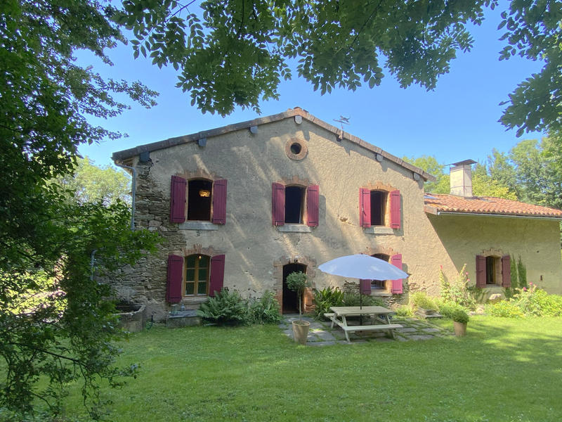 Maison - 360 m² - 8 pièces