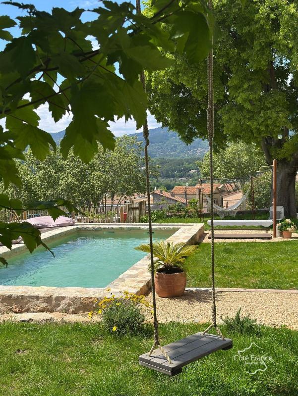 Villa - 239 m² - 9 pièces