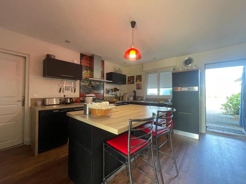 Maison - 230 m² - 7 pièces