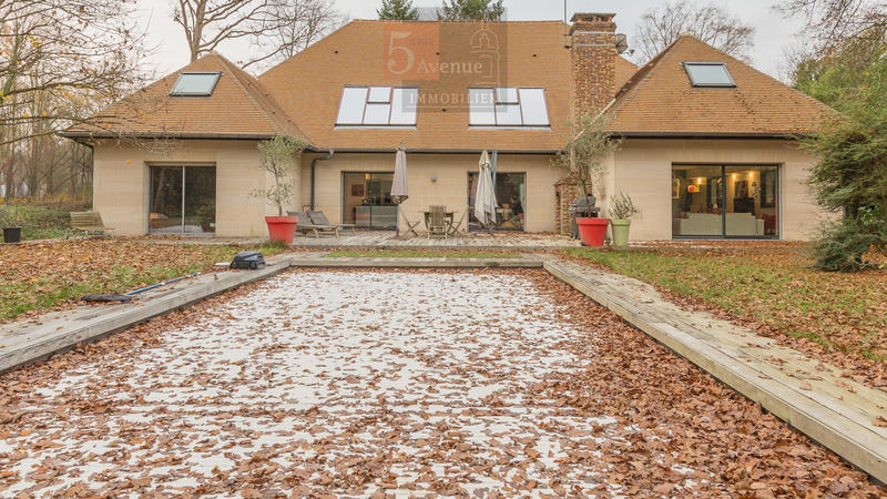 Maison - 400 m² - 8 pièces