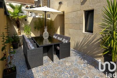 Maison - 250 m² - 8 pièces