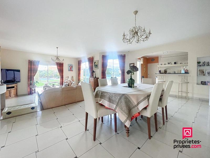 Maison - 230 m² - 7 pièces