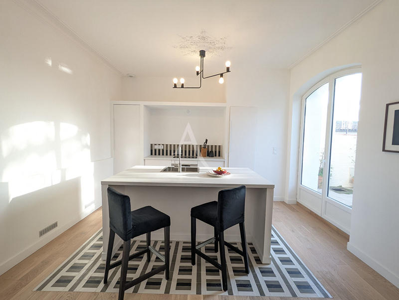 Maison - 210 m² - 7 pièces