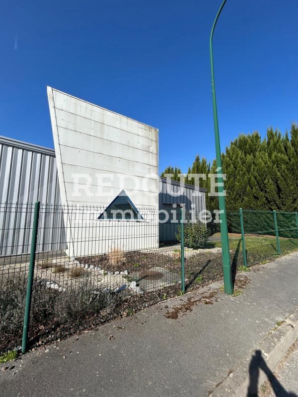 Entrepôt - 375 m² - 5 pièces