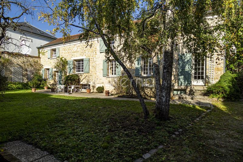 Maison ancienne - 205 m² - 7 pièces