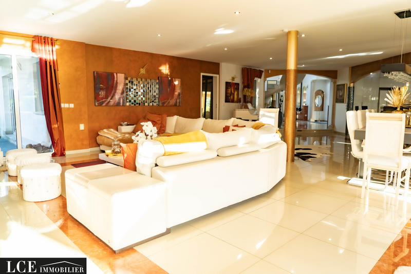 Villa - 570 m² - 10 pièces