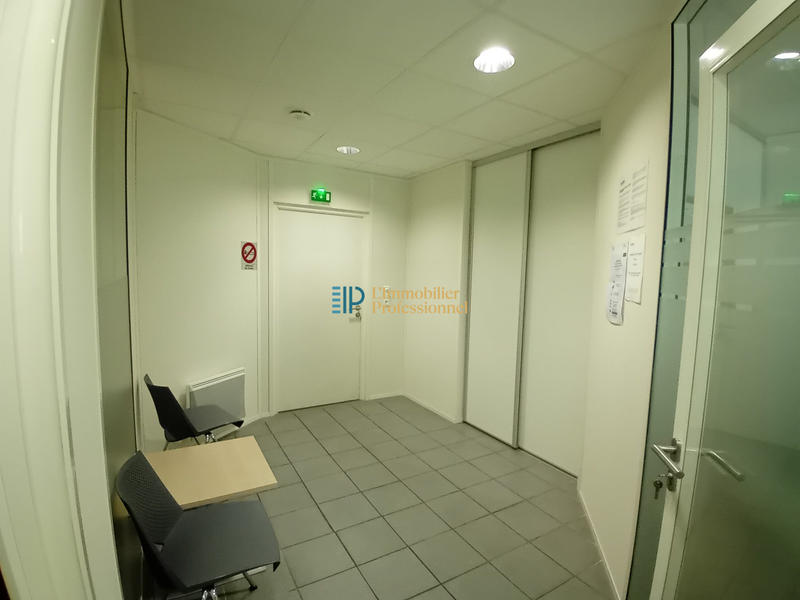 Bureau - 111 m² - 5 pièces