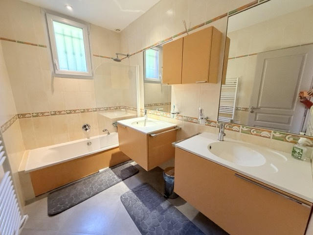 Maison - 176 m² - 6 pièces