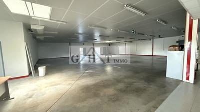 Entrepôt - 680 m²
