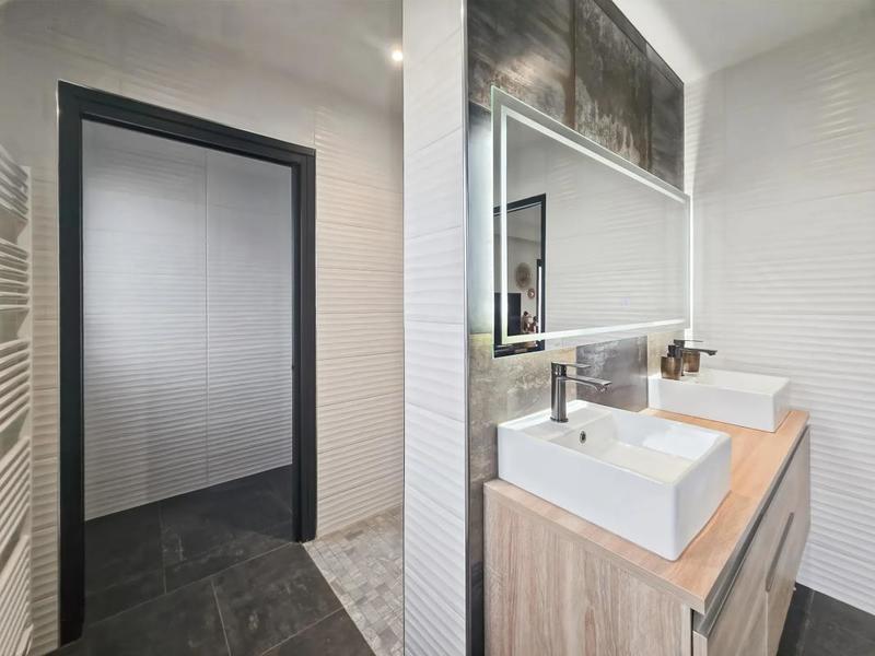 Maison - 200 m² - 6 pièces