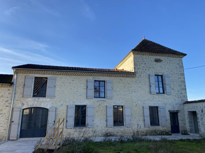 Propriété - 585 m² - 17 pièces