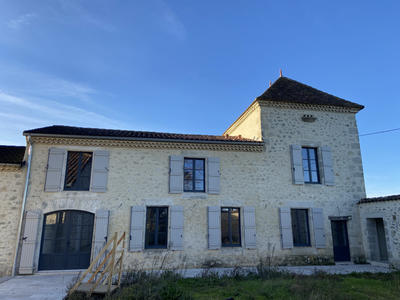 Propriété - 585 m² - 17 pièces