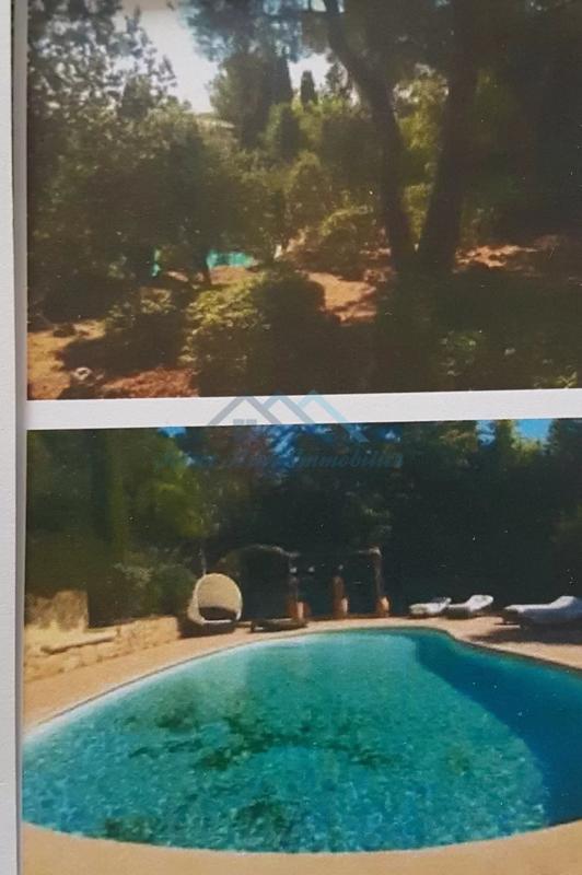 Villa - 313 m² - 8 pièces