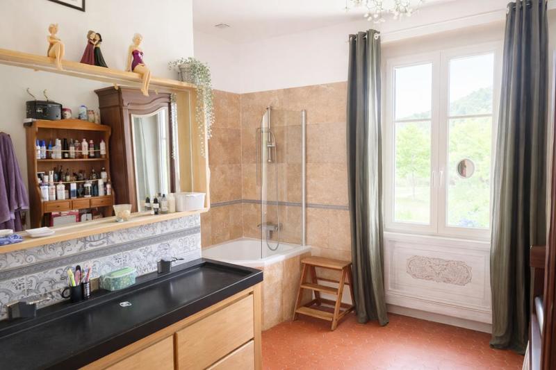 Maison - 220 m² - 6 pièces