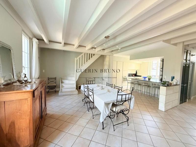 Maison - 201 m² - 7 pièces