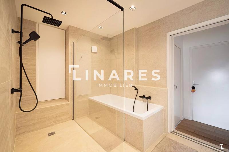 Appartement - 206 m² - 6 pièces