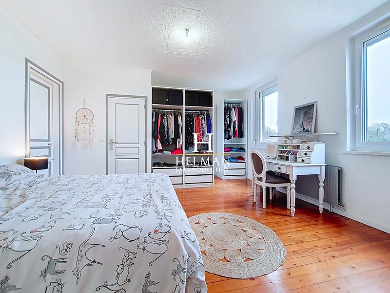 Maison - 325 m² - 11 pièces