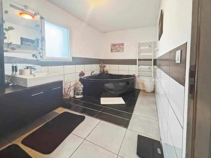 Maison - 147 m² - 7 pièces