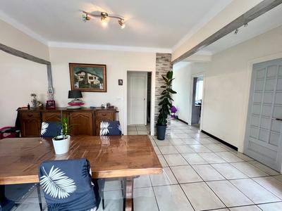 Maison - 210 m² - 10 pièces