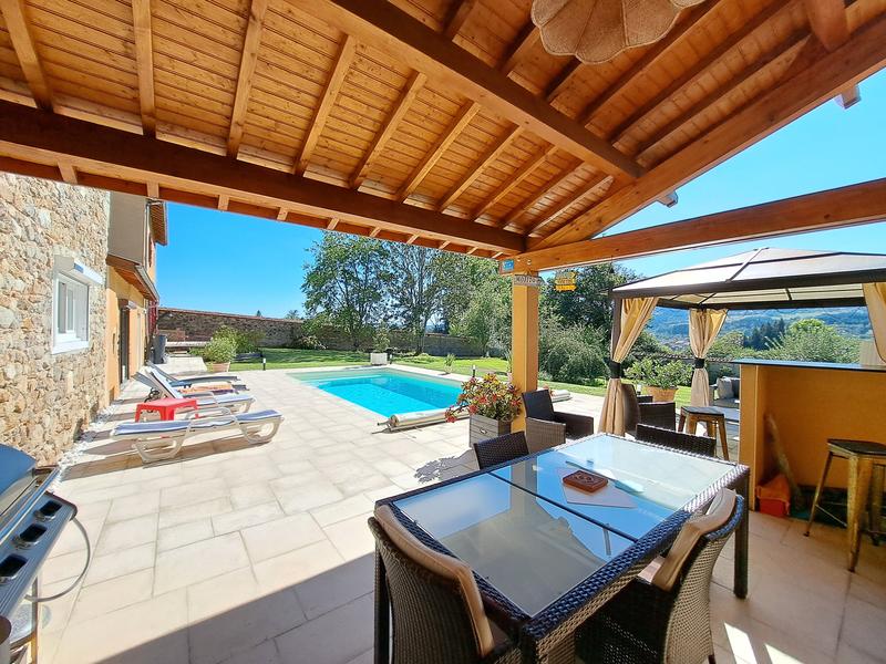 Maison - 207 m² - 6 pièces