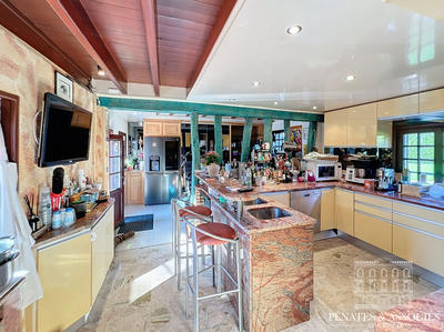 Villa - 360 m² - 6 pièces