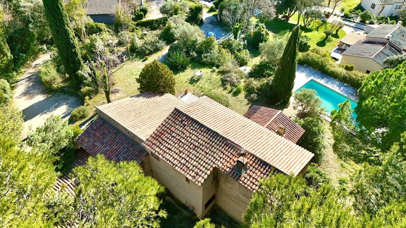 Propriété - 203 m² - 6 pièces