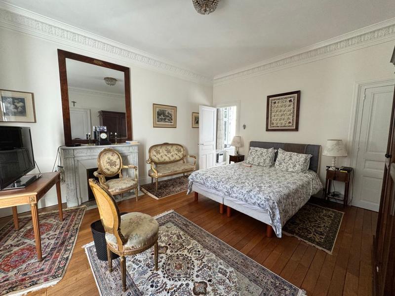 Maison - 350 m² - 7 pièces