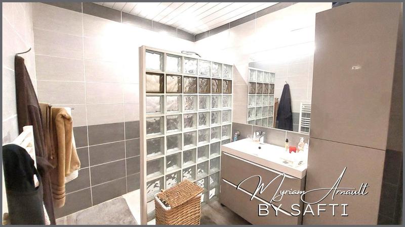 Maison - 257 m² - 11 pièces