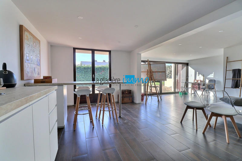 Maison traditionnelle - 240 m² - 7 pièces