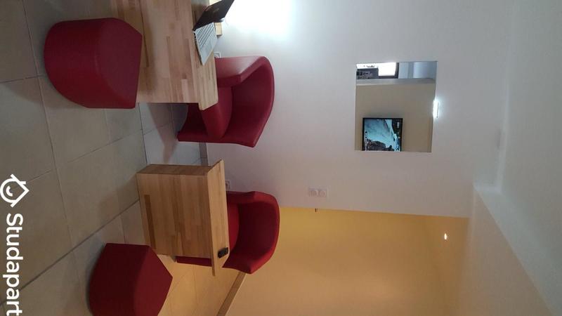 Chambre - 10 m² - 1 pièce