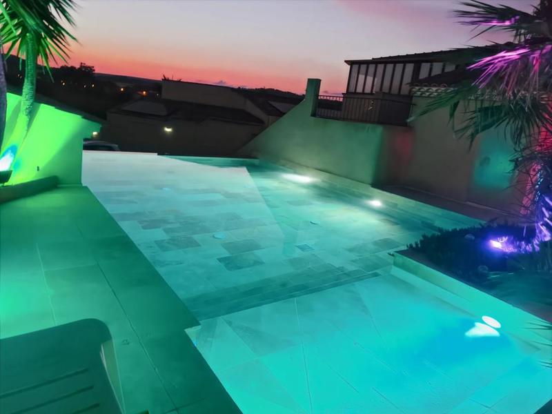 Maison - 240 m² - 9 pièces