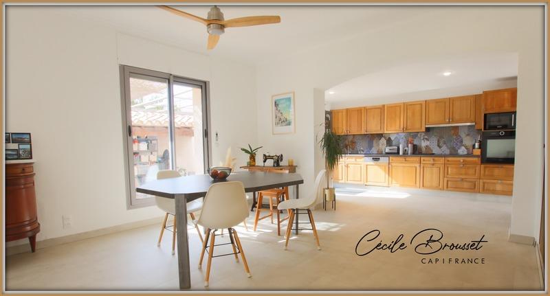 Propriété - 259 m² - 10 pièces