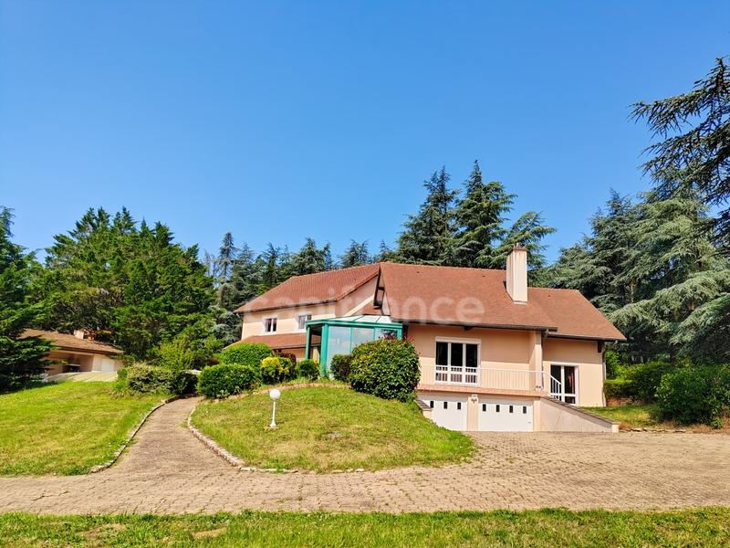 Maison - 201 m² - 7 pièces