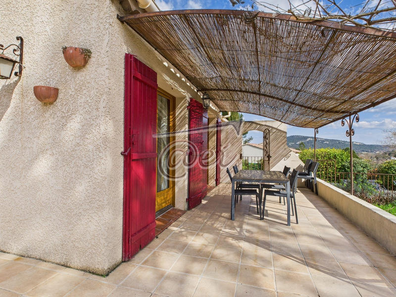 Villa - 100 m² - 5 pièces