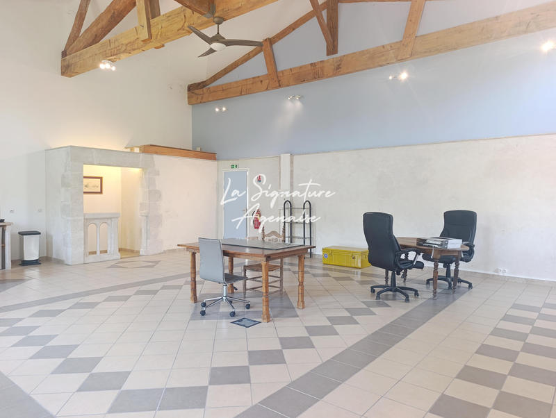 Propriété - 953 m² - 40 pièces