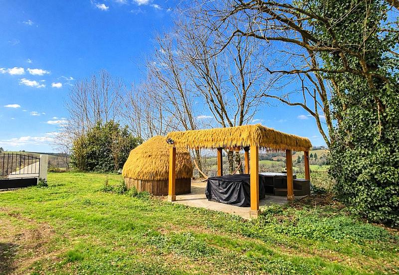 Maison - 269 m² - 9 pièces