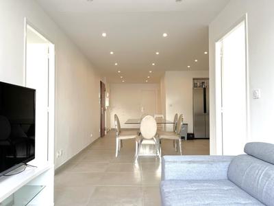 Appartement - 102 m² - 6 pièces