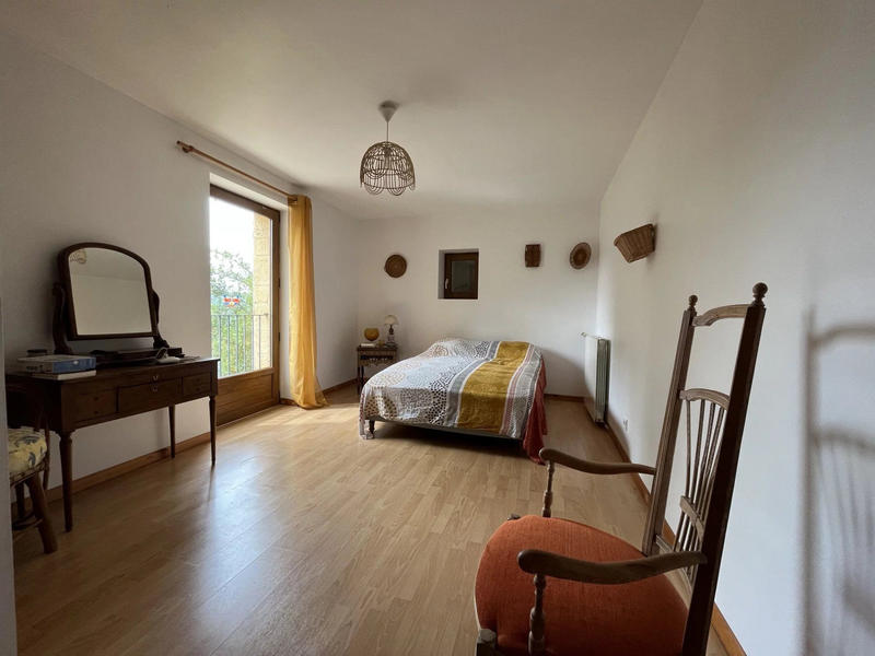 Maison - 270 m² - 10 pièces