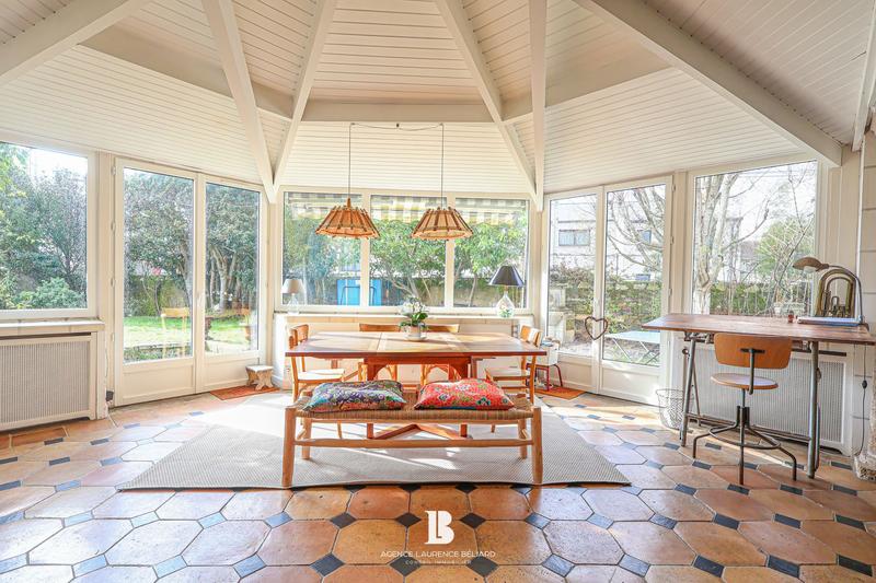 Maison - 218 m² - 9 pièces