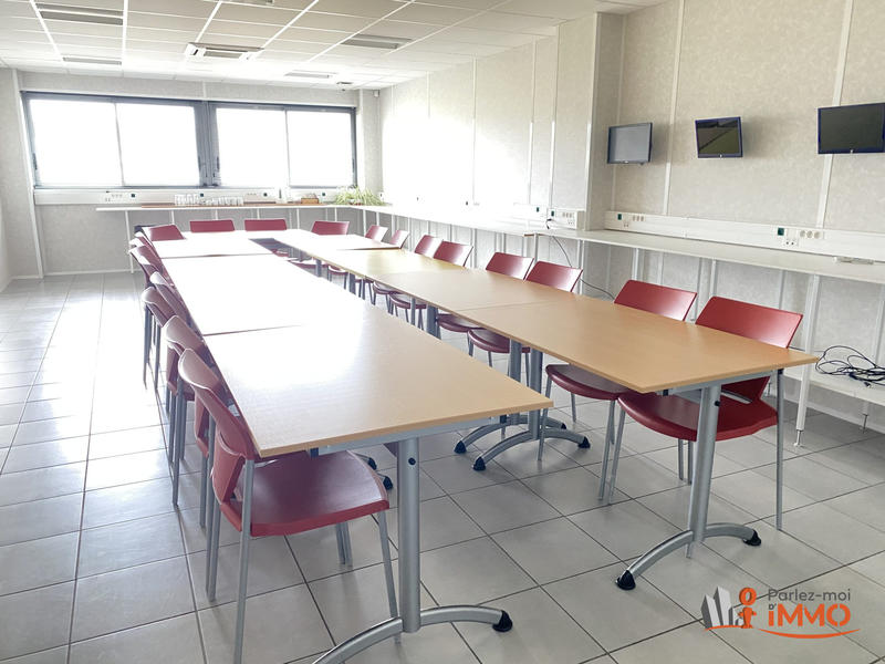 Bureau - 300 m² - 5 pièces