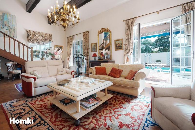 Maison - 290 m² - 6 pièces