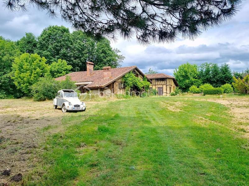 Corps de ferme - 320 m² - 10 pièces