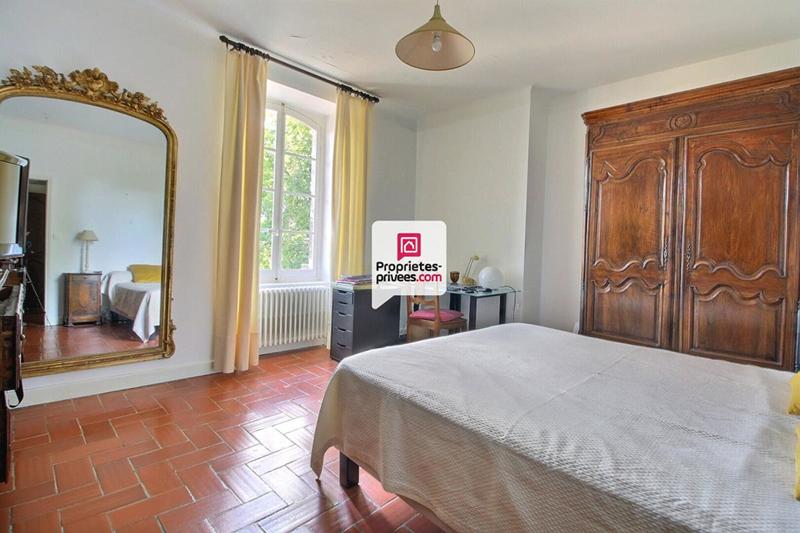 Maison - 220 m² - 8 pièces