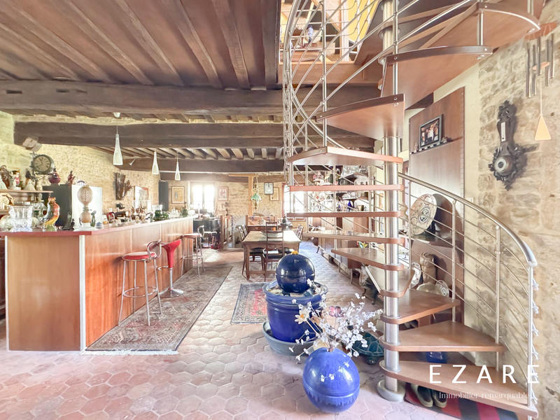 Maison - 235 m² - 7 pièces