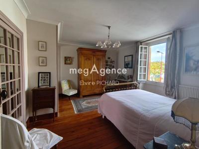 Maison - 206 m² - 7 pièces