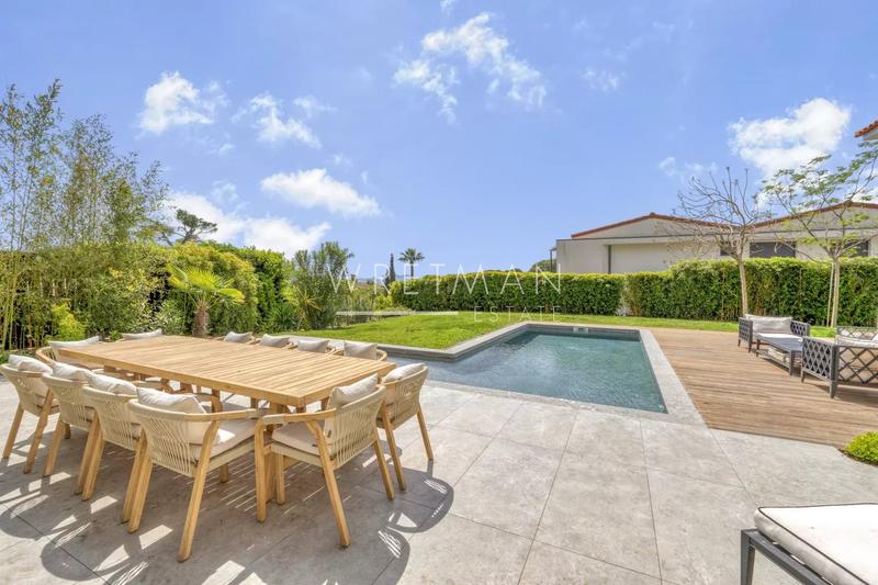 Villa - 222 m² - 6 pièces