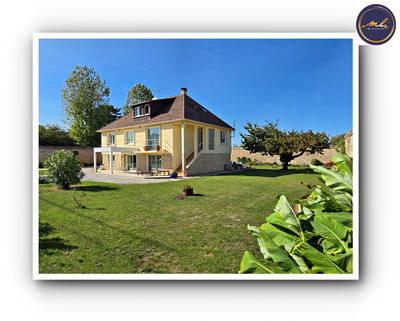 Maison traditionnelle - 200 m² - 8 pièces