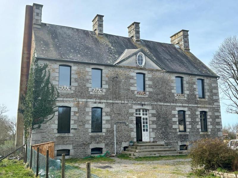 Maison - 250 m² - 9 pièces