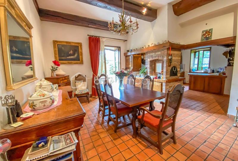 Demeure - 1 500 m² - 25 pièces